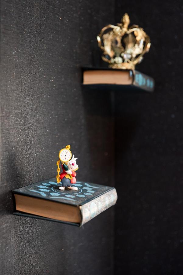 Insolite Alice In Wonderland Gujan-Mestras Kültér fotó